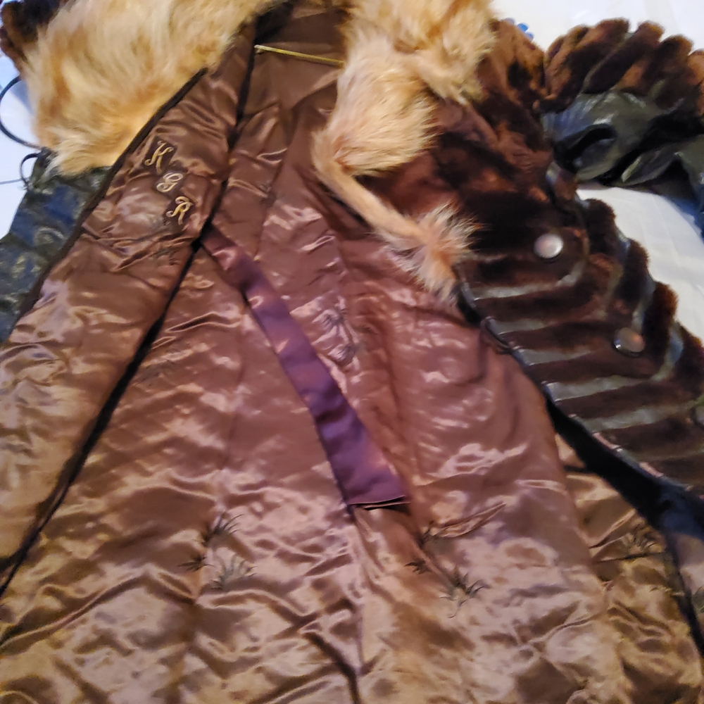 GENUINE MOUTON FUR AND LEATHER COAT WITH RED FOX COLLAR - Picture 5 of 6